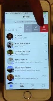 deleting a group conversation in Facebook Messenger